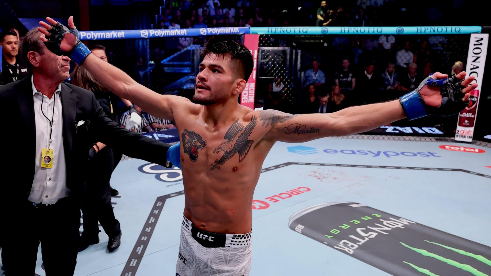 Celebración de Juan ‘Pegajoso’ Díaz tras debutar con victoria en la UFC. Crédito: UFC
