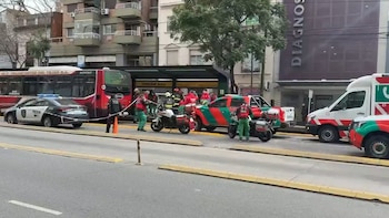 Colegiales: una mujer murió tras ser atropellada por un colectivo en el Metrobús de avenida Cabildo