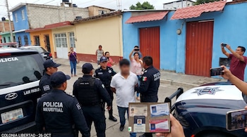 Familiares de la víctima exigieron que el caso sea judicializado y que el agresor enfrente consecuencias penales. (Imagen ilustrativa potenciada con IA | Infobae México)