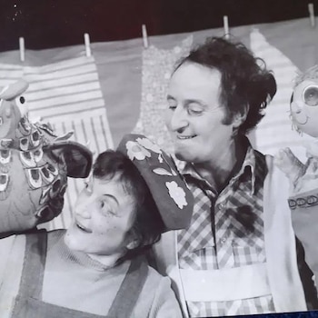 María Teresa Corral, junto a