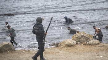 Las llegadas irregulares bajan un tercio en nueve meses en toda la UE excepto en el Estrecho, en donde suben un 26%