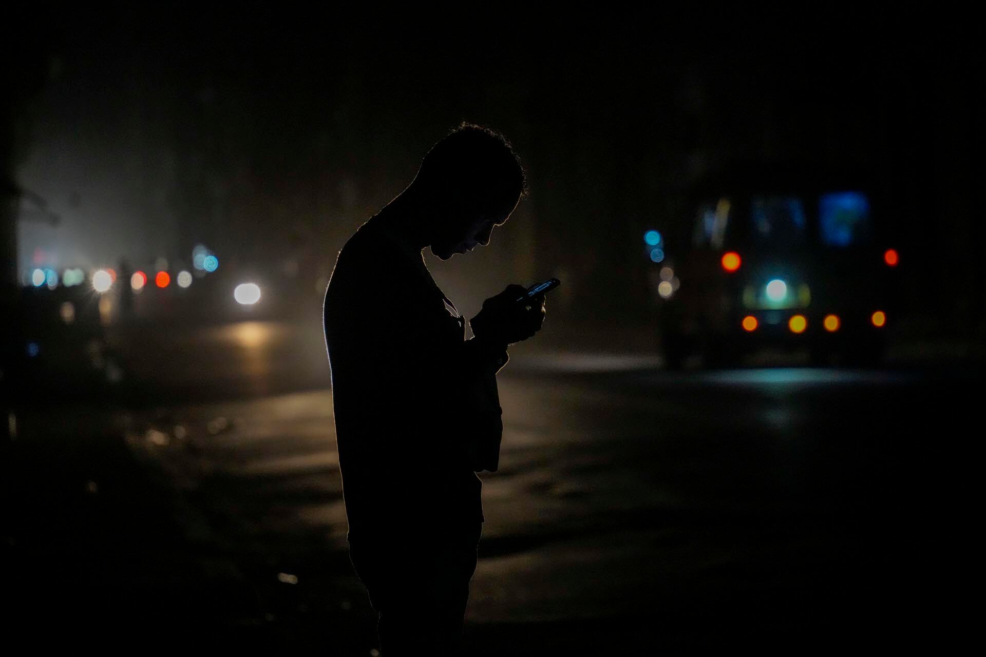 Siete termoeléctricas y 111 centrales de generación distribuida están fuera de servicio en Cuba (AP/ARCHIVO)