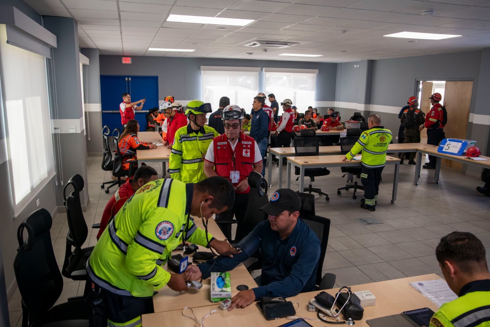 El gobierno de Bernardo Arévalo ofreció a Venezuela dos equipos USAR-GUA 11 de búsqueda y rescate tras los terremotos de magnitud 7.2 y 7.5. (Conred Guatemala)