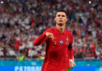 Cristiano Ronaldo de Portugal celebra su gol. EFE/EPA/Tibor Illyes /Archivo