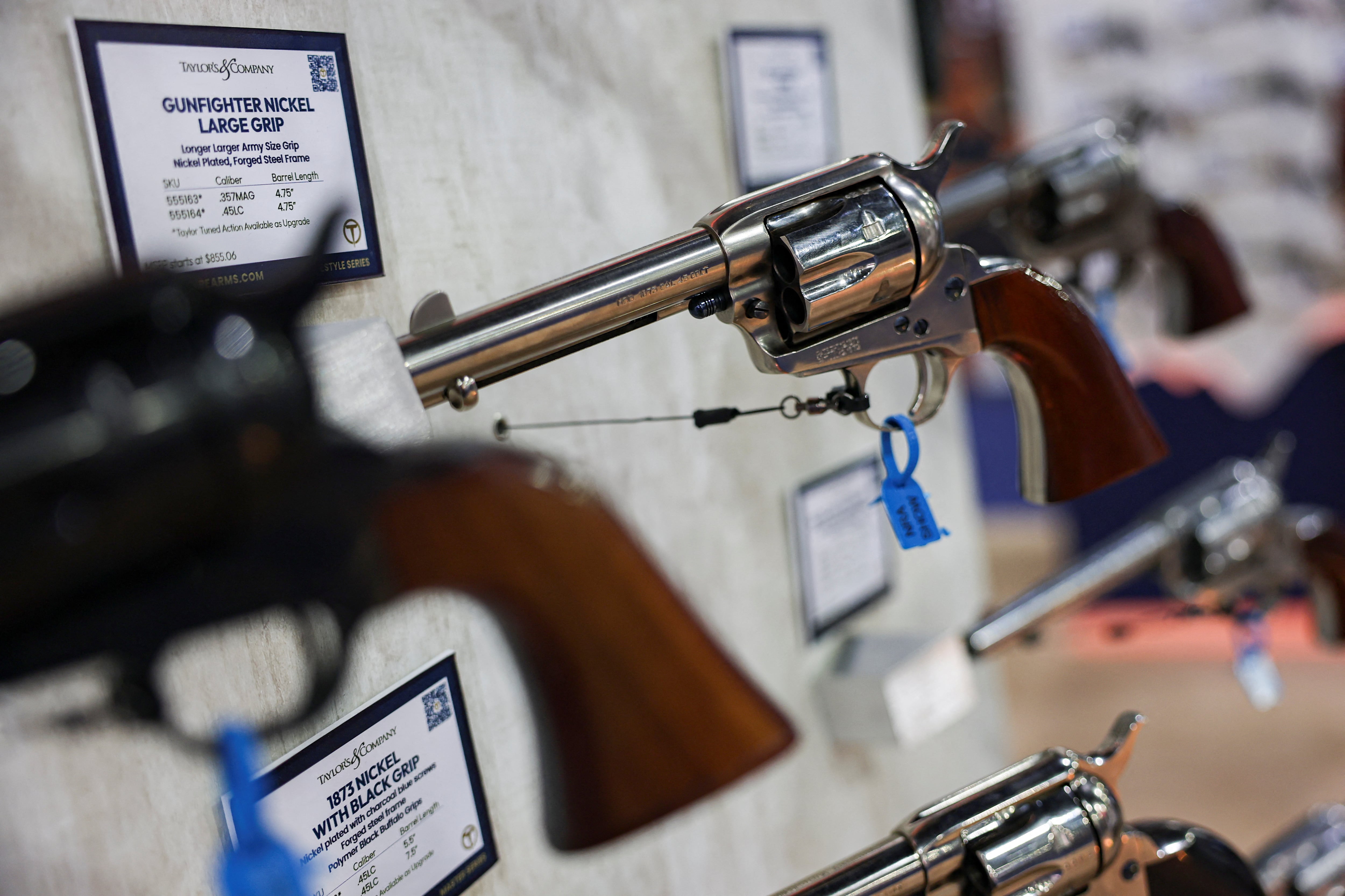El fiscal general de Florida pidió a una corte federal que anule la espera de tres días para la mayoría de las compras de armas por considerar que viola la Segunda Enmienda (REUTERS/Jeenah Moon)