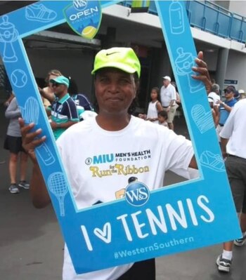 El pastor Stephen Singleton era conocido por su afición al atletismo, y prueba de ello fue que corrió varias de las competencias más importantes de maratón en los Estados Unidos - crédito Facebook