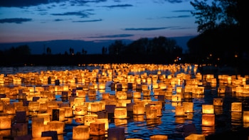 Chapultepec se iluminará con miles de lámparas flotantes durante el Día de Muertos: fechas y precios
