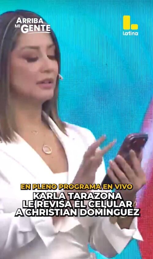 La inesperada reacción de Christian Domínguez cuando Karla Tarazona revisó su celular frente a cámaras. Captura: Arriba Mi Gente.