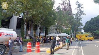 Continúa cerrada la circulación por manifestantes sobre avenida Insurgentes Sur.
