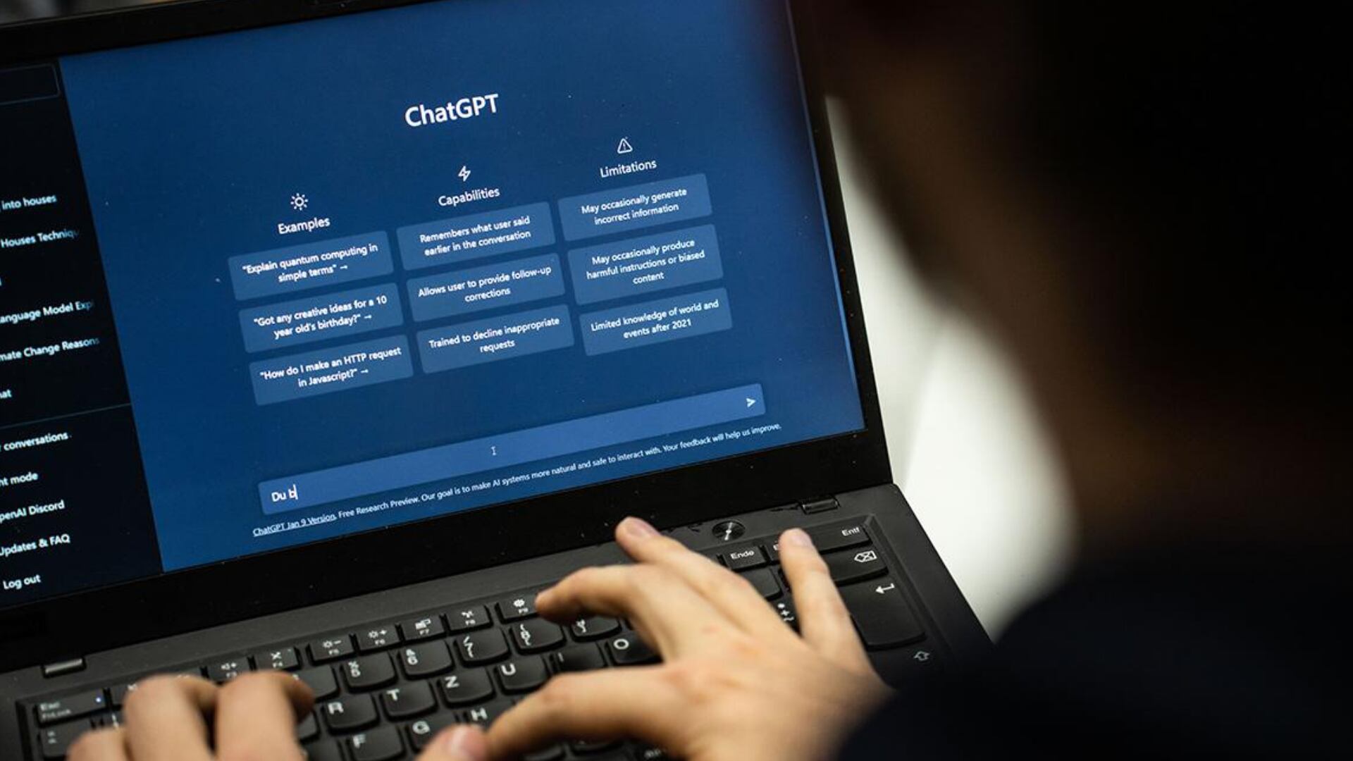 Los comandos para interactuar con ChatGPT pueden resultar abrumadores para usuarios sin experiencia. (forbes.com.ec)