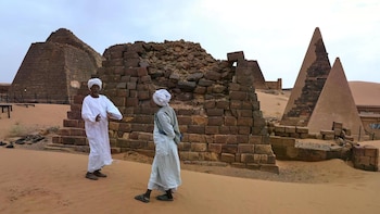 La UNESCO advirtió que más de 100 sitios culturales y al menos 22 museos de Sudán fueron dañados, saqueados o destruidos desde 2023 (AP Photo/Mohnd Blal)