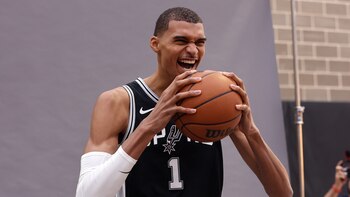 Wembanyama mete 20 puntos en