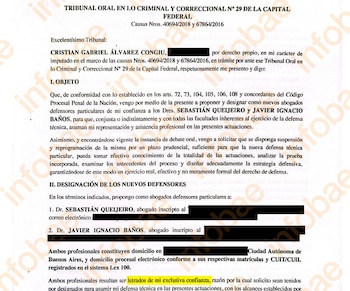 Documento legal impreso con texto en español sobre un pedido de cambio de abogados. Muestra nombres de Cristian Álvarez Congiu, Sebastián Queijeiro y Javier Baños
