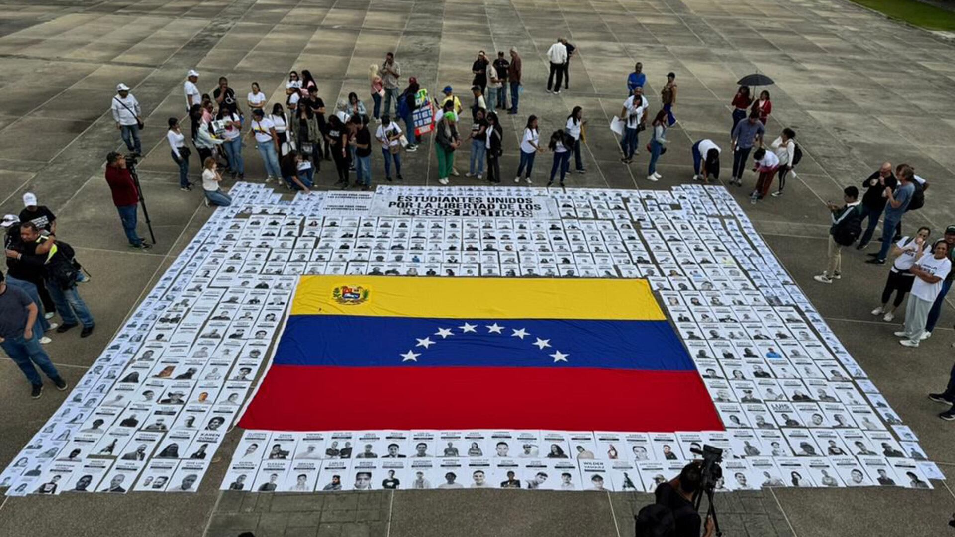 Estudiantes y familiares de presos políticos se concentran en Caracas