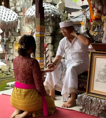 Charlotte en el templo que