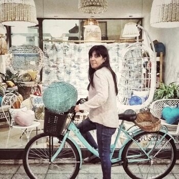 En su local comercial, antes de que lo cerrara por la pandemia