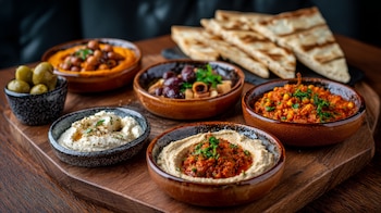 La salsa harissa complementa a