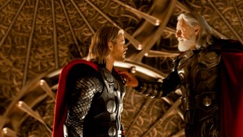 Chris Hemsworth y Anthony Hopkins