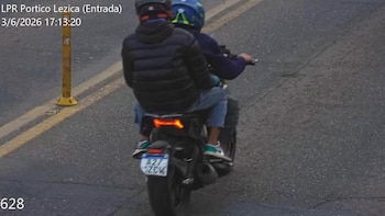 Se disfrazaron de playeros para detener a dos motochorros acusados de cometer al menos 14 robos en cinco meses
