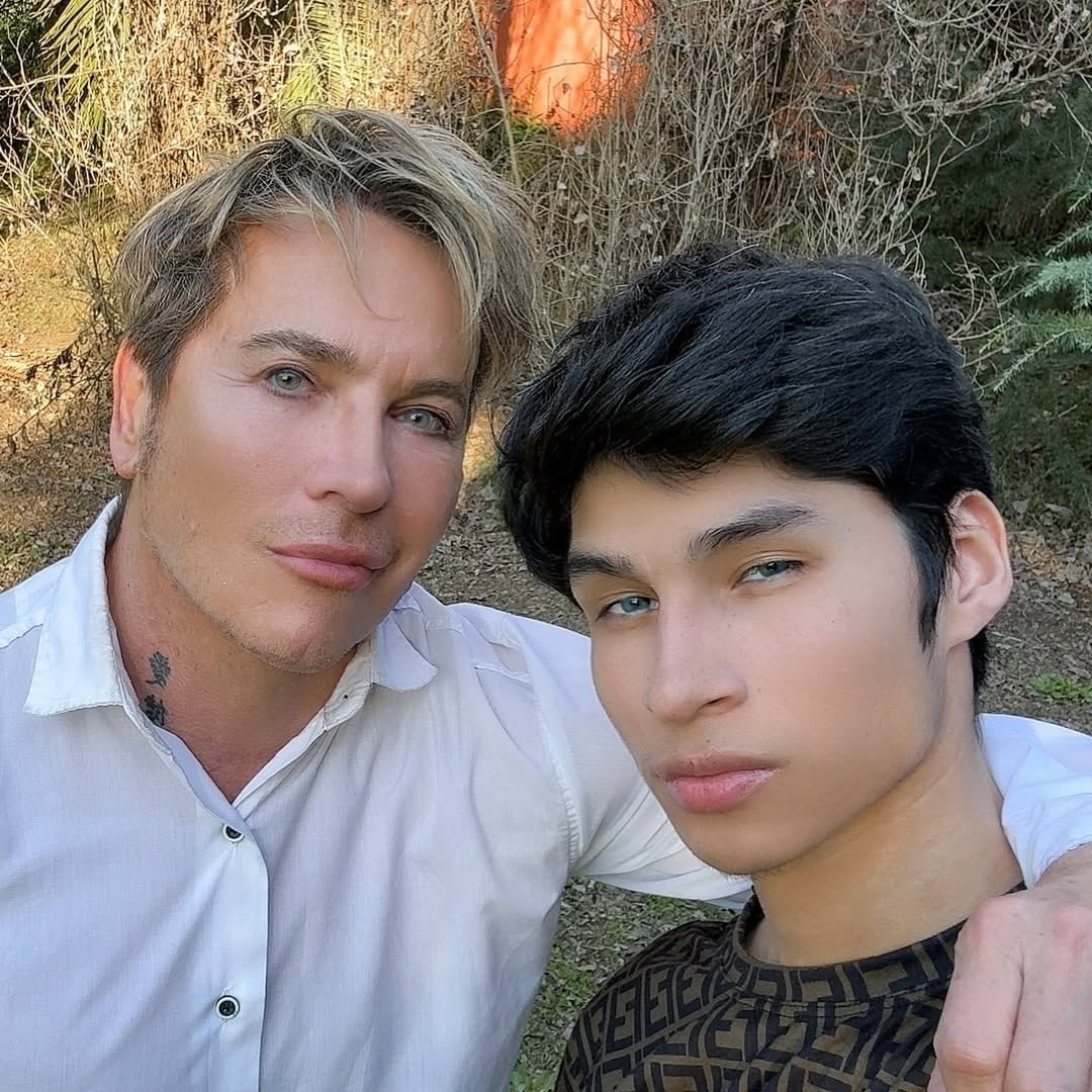 Guido con su actual pareja de 22 años
