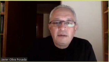 Javier Oliva Posada: Licenciado en