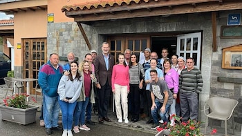La parada más inesperada de la Familia Real en los Premios Princesa de Asturias 2022: Letizia y Leonor se refugian en un hotel de carretera por una gastroenteritis
