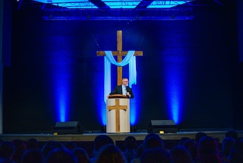 Desde 2017, Edgar López Bertrand Jr. lidera el Tabernáculo Bíblico Bautista Amigos de Israel (Cortesía).