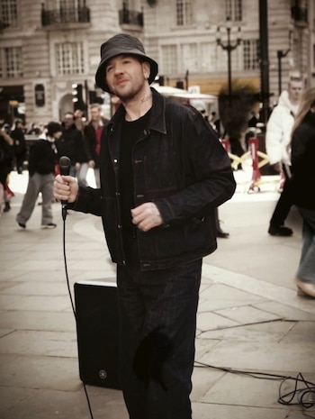 Dean Franklin en las calles