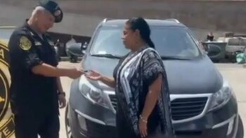 Eva Ayllón recibe su carro