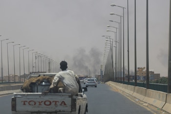 Se levanta humo en Omdurman,