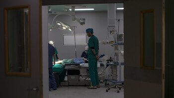 Indonesia envía un barco-hospital para