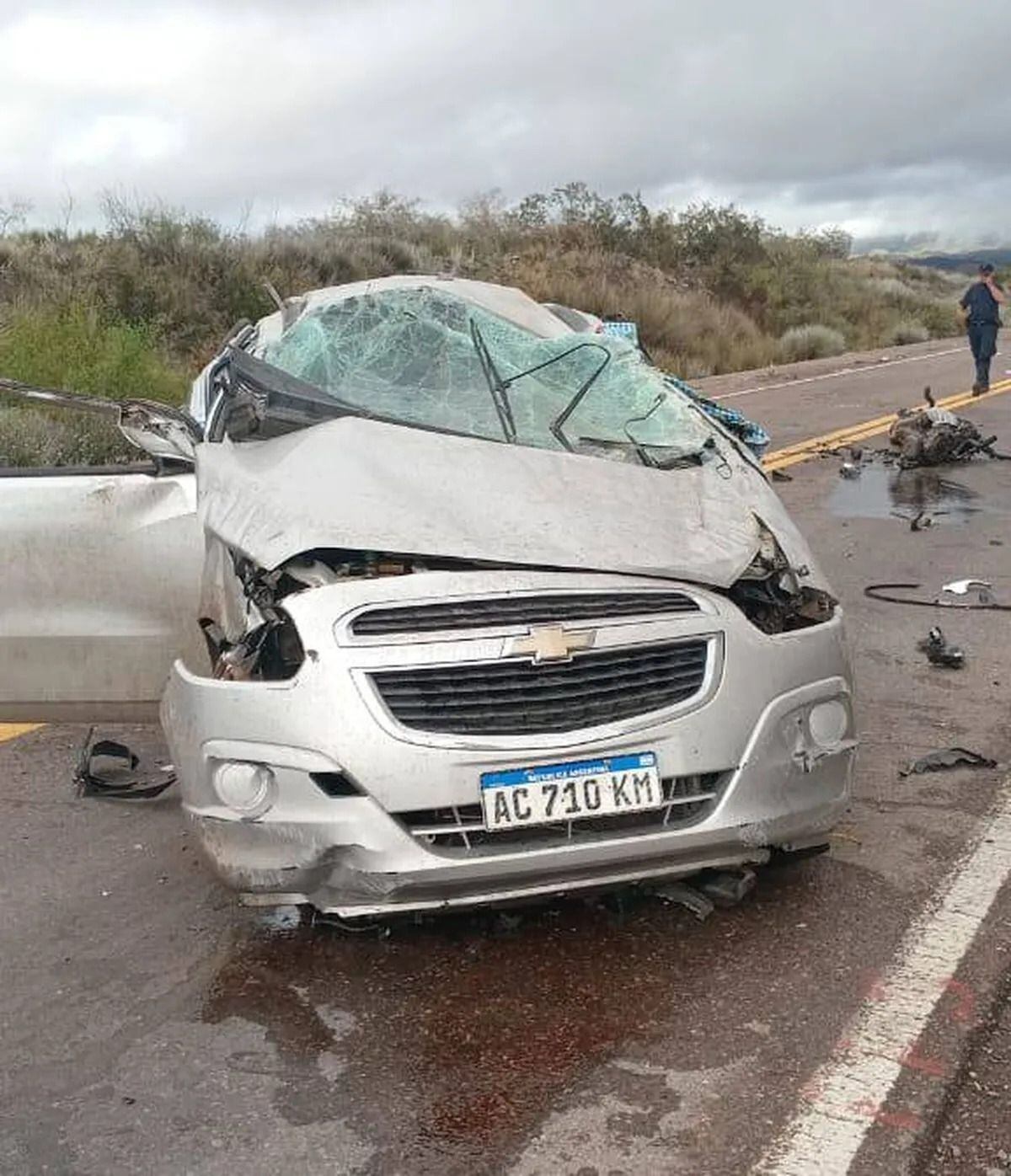 Así quedó el vehículo que trasladaba a la pareja