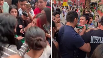 Los fans se aferraron a la playera, la cual al final Aislinn se quedó con el jersey del colombiano. (Instagram / El Heraldo de México - @is.itice)