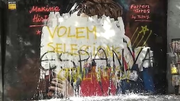 Independentistas vandalizan el mural dedicado a Ferran Torres en Barcelona en menos de 24 horas de su creación: “Queremos selecciones catalanas”