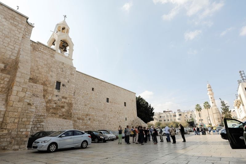 La Cancillería recomienda seguir solo información oficial sobre seguridad en Israel, evitar zonas de riesgo y preparar documentos, equipaje y una maleta de emergencia para el viaje - crédito Mussa Qawasma/REUTERS