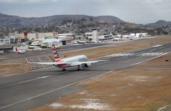 Expertos denunciaron deterioro y falta de mantenimiento en la pista del aeropuerto Toncontín. (FOTO: Proceso Digital)