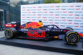 Checo Pérez preparará una cena