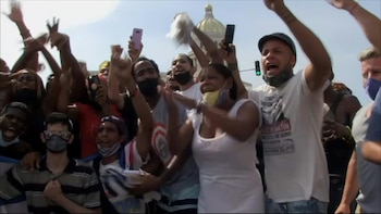 Un total de 381 manifestantes que participaron en las históricas protestas del 11 y 12 de julio de 2021 fueron condenados en Cuba por varios delitos, incluidos 36 que recibieron penas de hasta 25 años de cárcel por sedición, informó el lunes la Fiscalía General.