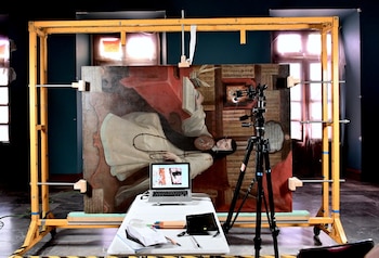 Especialistas del INAH y la