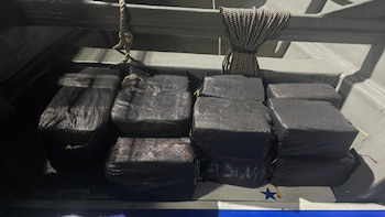 Operativo en el Caribe hondureño deja 11 detenidos y 36 fardos de supuesta cocaína decomisados