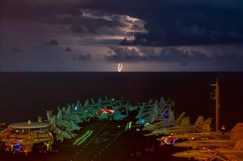 La cubierta del portaaviones Ronald