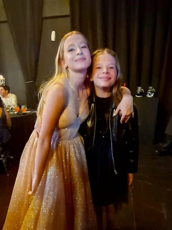 La quinceañera compartió momentos con los más chicos de la reunión, que también fueron parte de la celebración