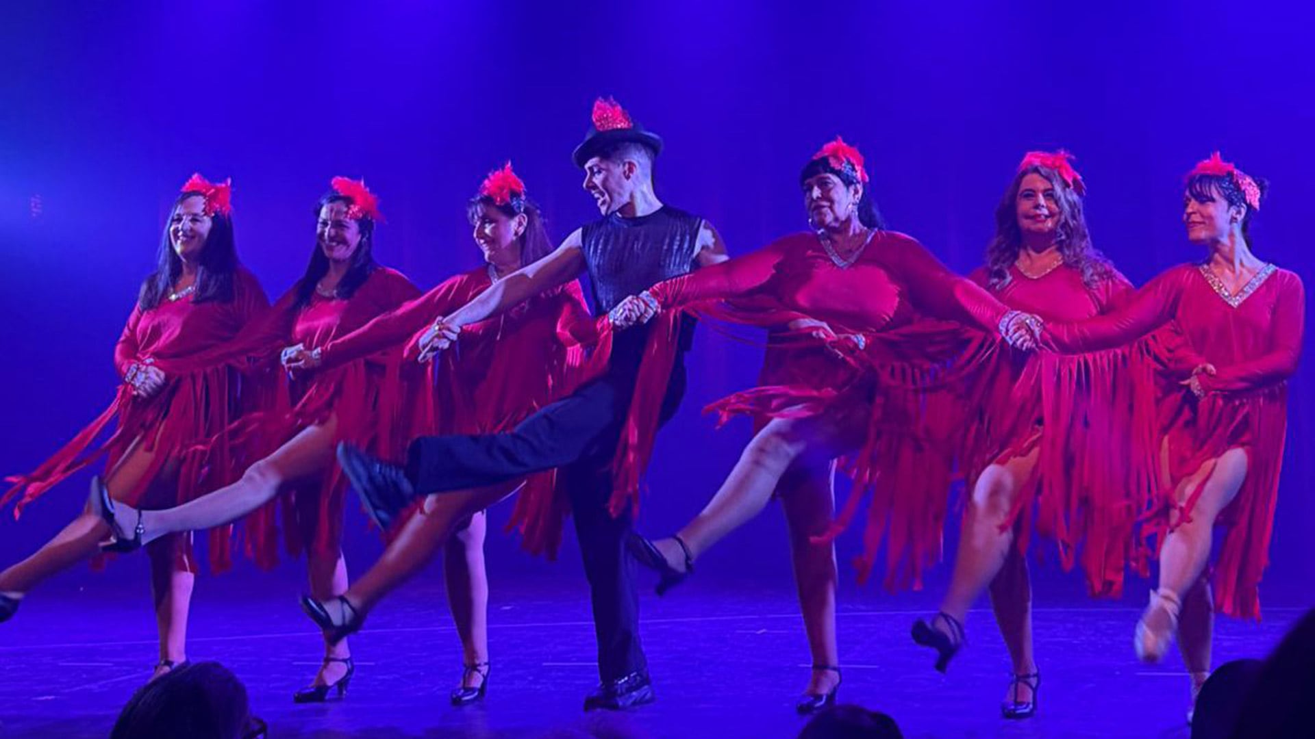 Empiezan a bailar de grandes pero llegan al espectáculo