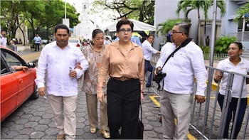 Tey Mollinedo-Nico-AMLO-Morena-Elecciones 2024-México-15 de febrero