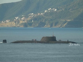 HMS Astute, submarino nuclear de la Marina Real Británica, llegando a la base naval de Su Majestad en Gibraltar. (@Cybernest en X)