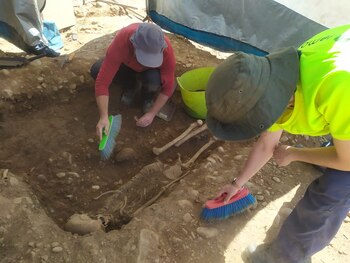 El equipo de arqueólogos durante