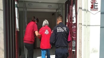 Rescatan a mujer de la