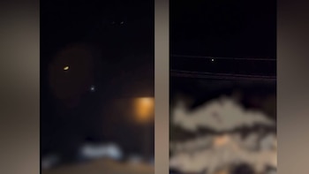 Dos capturas nocturnas en formato vertical con puntos de luz en el cielo, cables horizontales y formas oscuras borrosas
