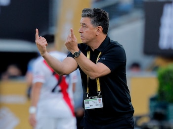 Marcelo Gallardo da indicaciones en