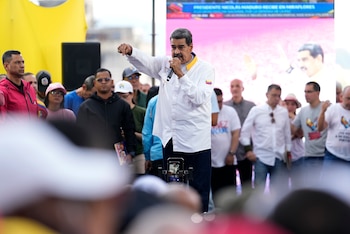 El Consejo Nacional Electoral ha dado el triunfo a Nicolás Maduro, quien se enfila a su tercer mandato consecutivo tras la muerte de Hugo Chávez. . (Foto AP/Matías Delacroix)